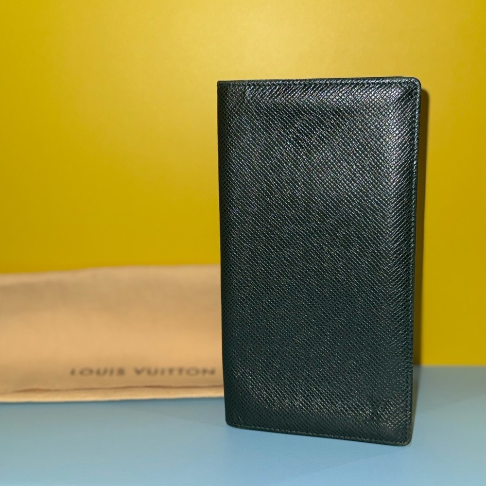 *SOLD* LOUIS VUITTON Green Taiga Leather Brazza Wallet